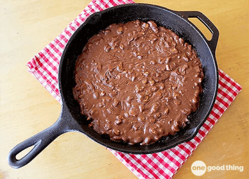 A gluten-free cast iron skillet with decadent chocolate fudge in it.