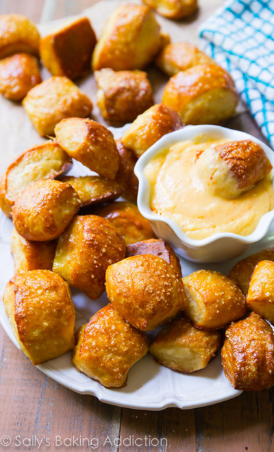 Soft-Pretzel-Bites-with-Spicy-Cheese-Dip