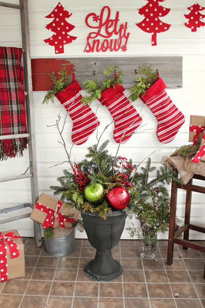 Creative Ways to Decorate Your Front Door for Christmas
