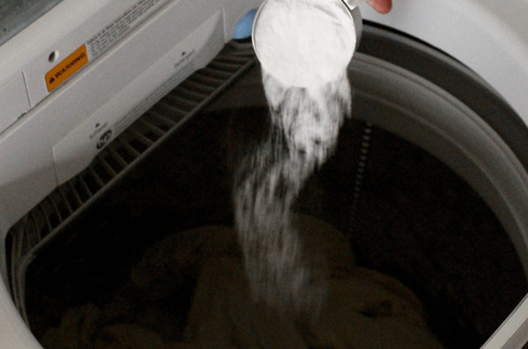 How To Wash Odors and Oils From Bed Sheets