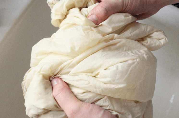 How To Wash Odors and Oils From Bed Sheets