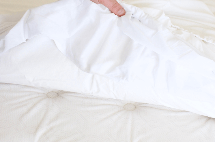 How To Wash Odors and Oils From Bed Sheets