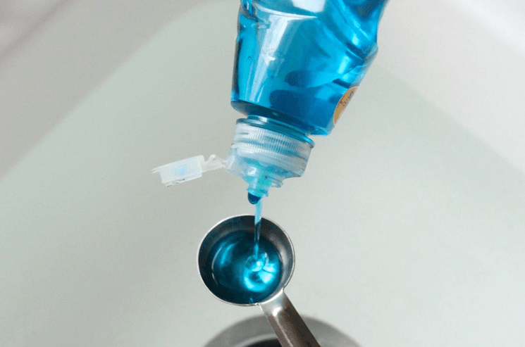 How To Wash Odors and Oils From Bed Sheets