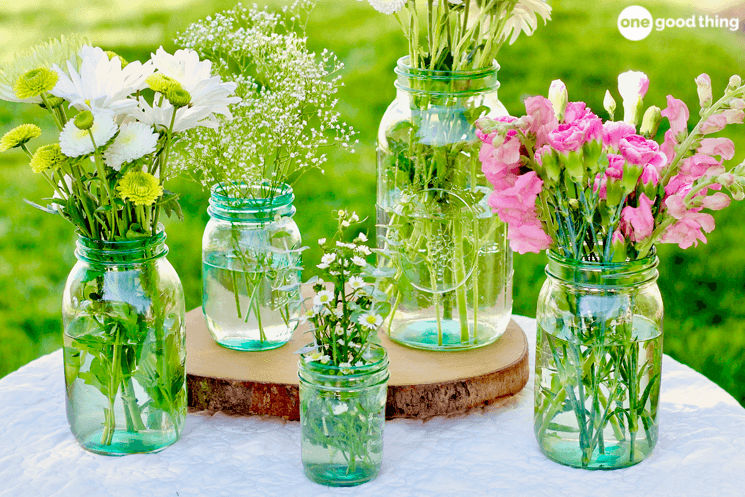 Use vintage-look Mason Jars as flower vases -- they look so charming!
