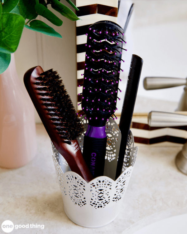 How To Clean Any Kind Of Hairbrush