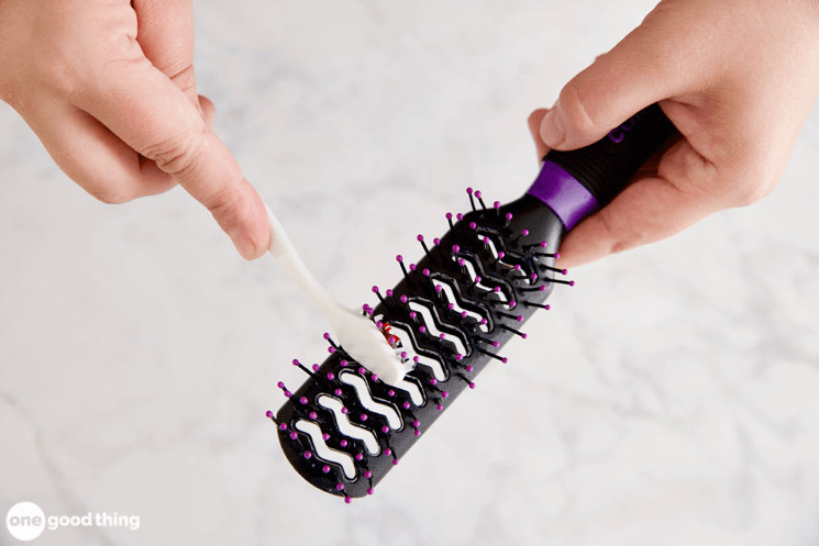 How To Clean Your Hairbrush