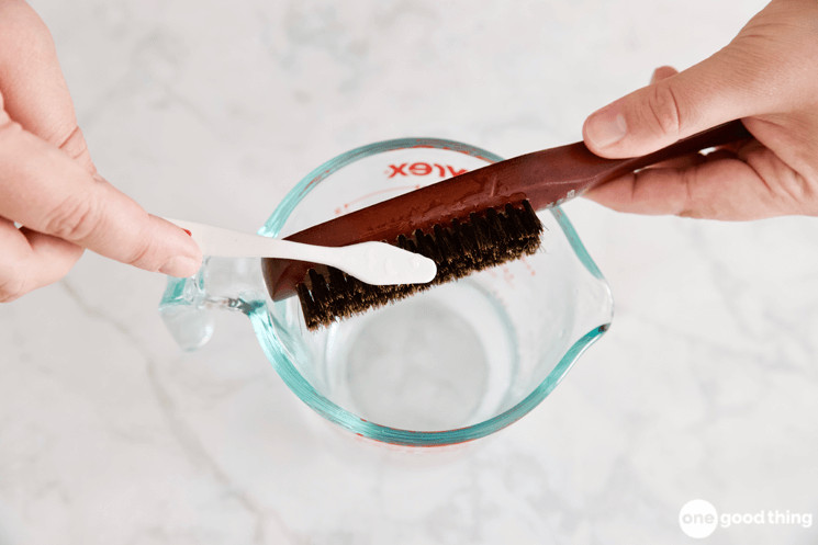 How To Clean Your Hairbrush