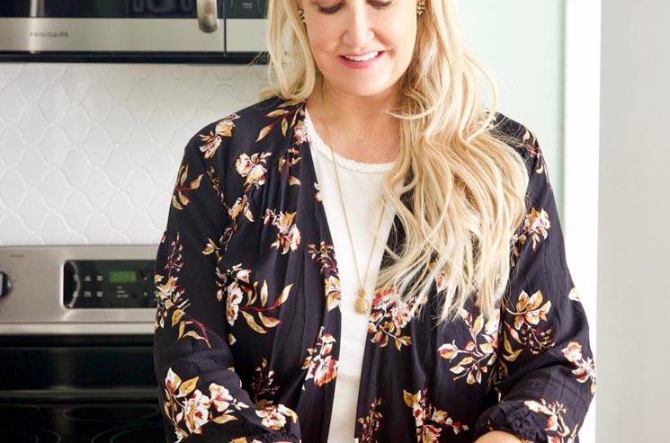 Breaking spaghetti in half