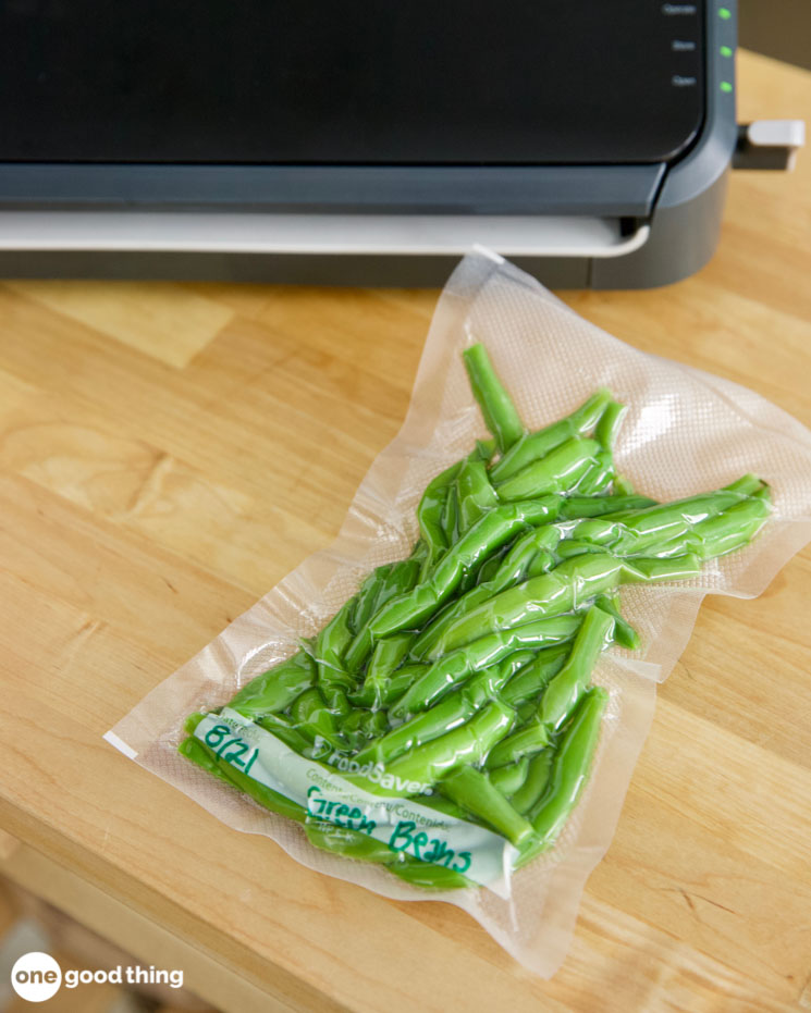 vacuuming sealing green beans