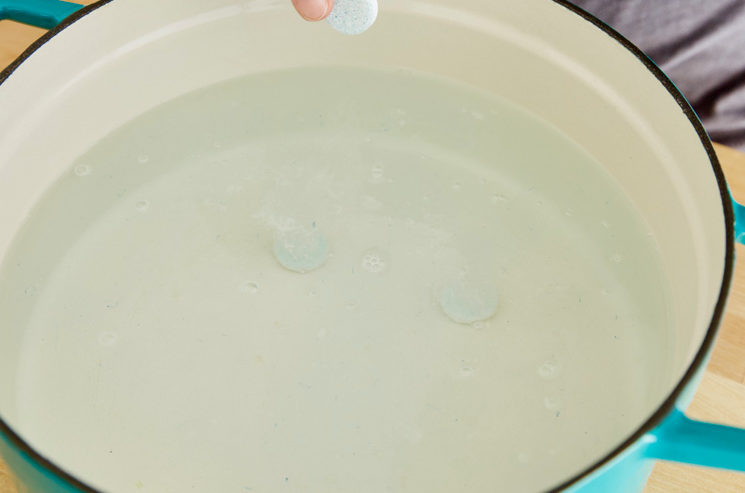 cleaning with denture tabs