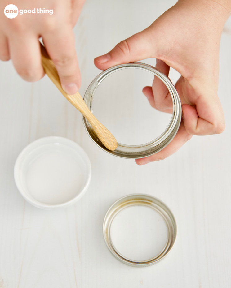 removing rust with baking soda