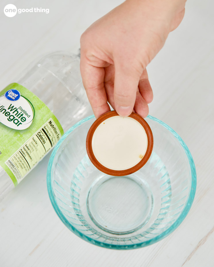 Remove rust - putting a rusty canning lid in a bowl of white vinegar