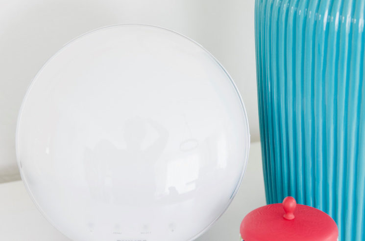 Using light or sound that gradually wakes you from sleep will help you wake up without a shock.