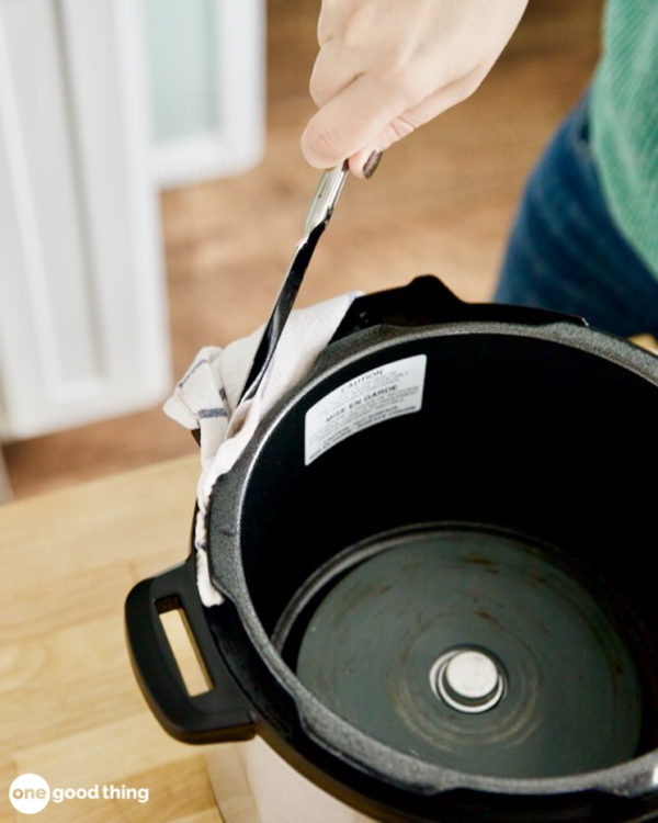 This Instant Pot Cleaning Hack Makes Cleaning The Rim So Much Easier