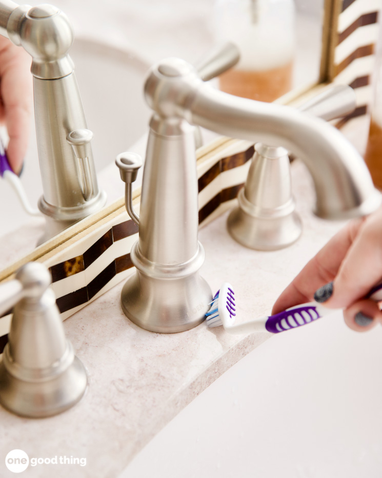 toothbrush cleaning trick