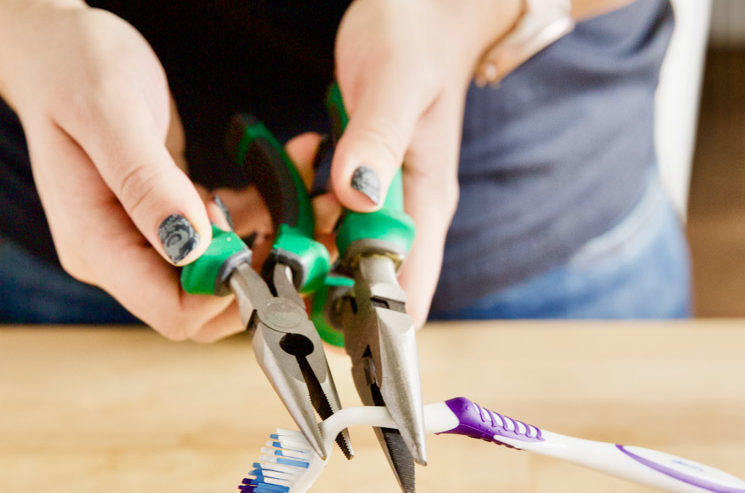 toothbrush cleaning trick
