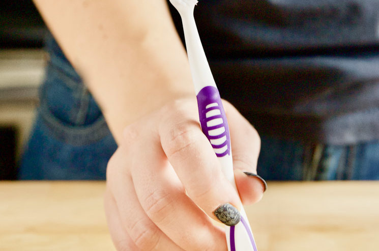 toothbrush cleaning trick