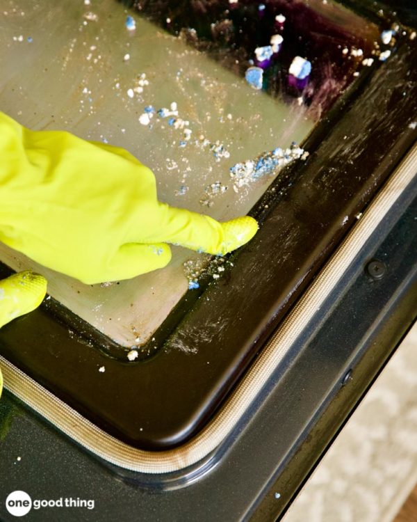How To Clean Your Oven Door With A Dishwasher Tablet