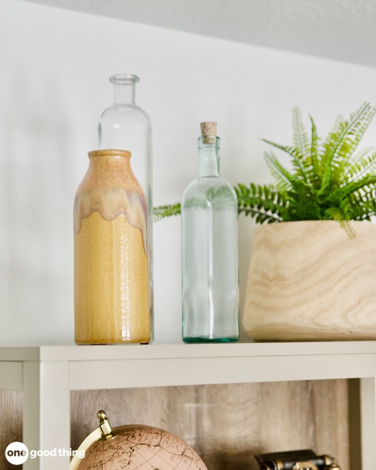 bookshelf organizing