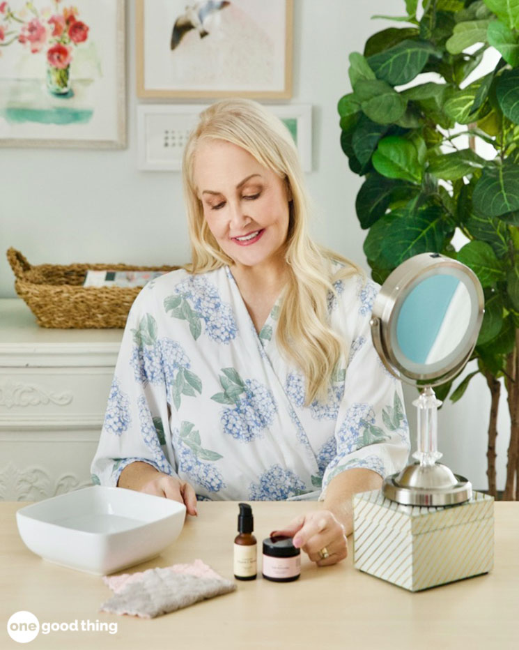 How to Treat Dark Spots with a Vitamin C Serum