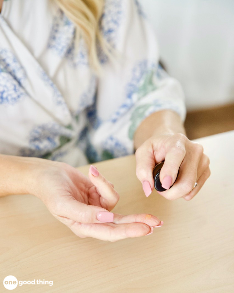 How to Treat Dark Spots with a Vitamin C Serum