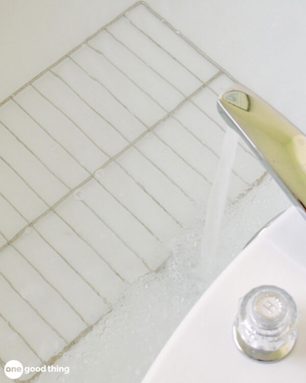 The Best Way To Clean Dirty Oven Racks