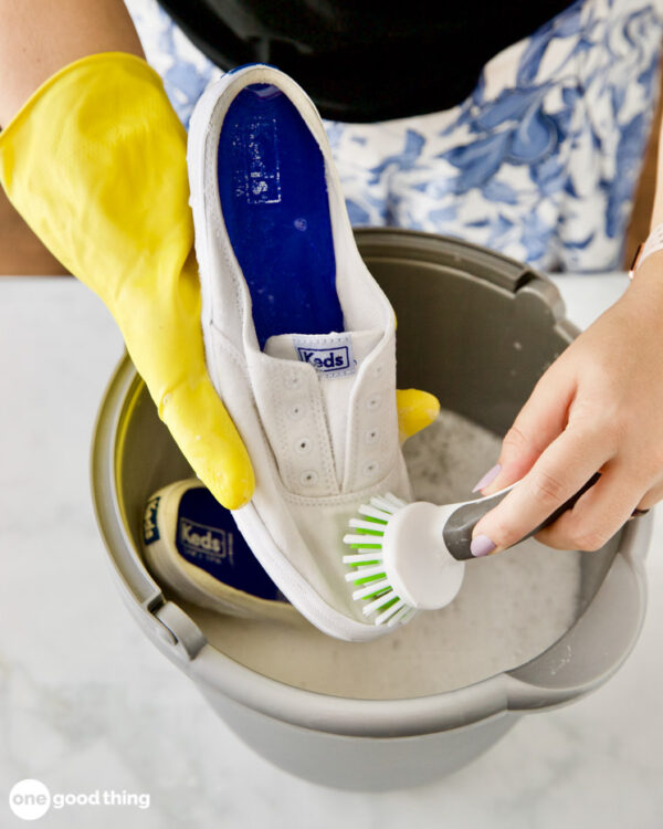 How To Remove Grass Stains From Clothes And Shoes