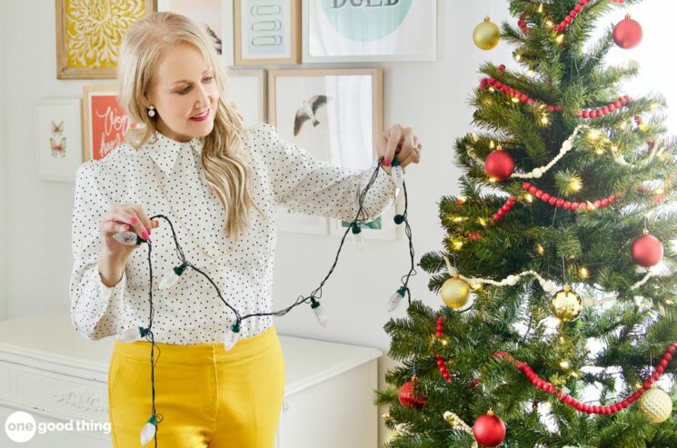 There's a formula to figure out how many feet of lights you need for 7 foot Christmas tree -- or any size tree.